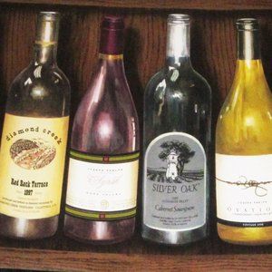 Wallpaper Border WINE BOTTLES tall ECHO #682710